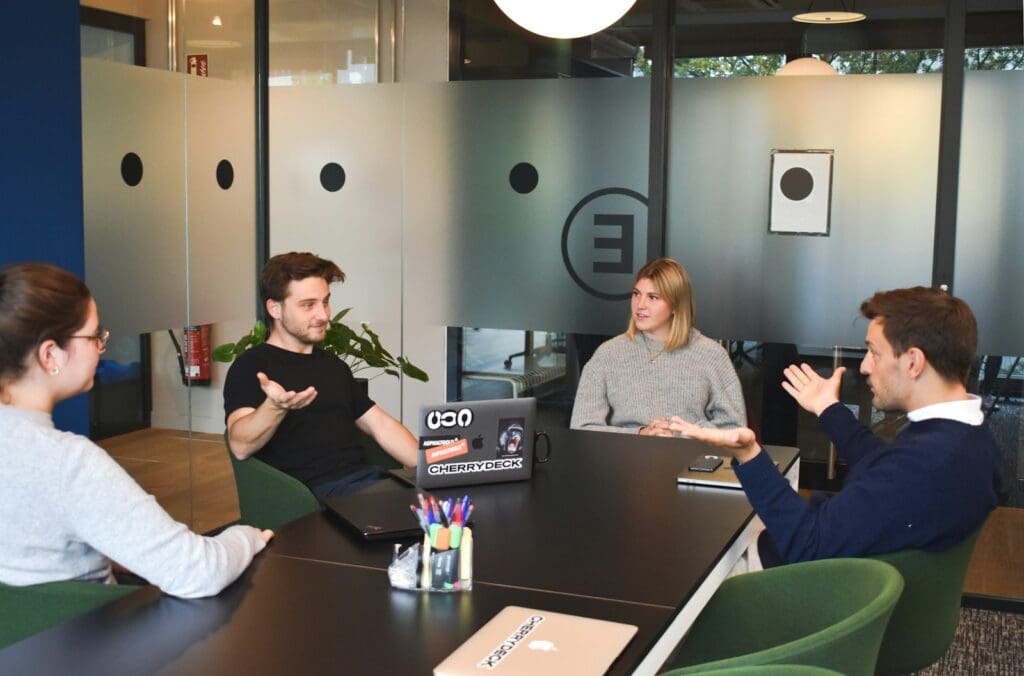 Business Growth Strategist – The Expert Approach to Growing Your Company 8 Business Advisers and clients sitting around a table discussing the business advice. What is Business Advisory? Business Growth Strategist
