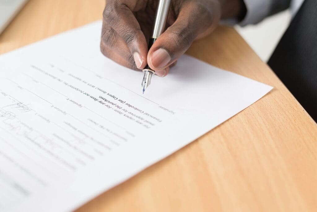 Find Your Contract Lawyer – Your Expert Guide to Protecting Your Business Interests 1 Person signing a contract. Contract Lawyer. Legal Services
