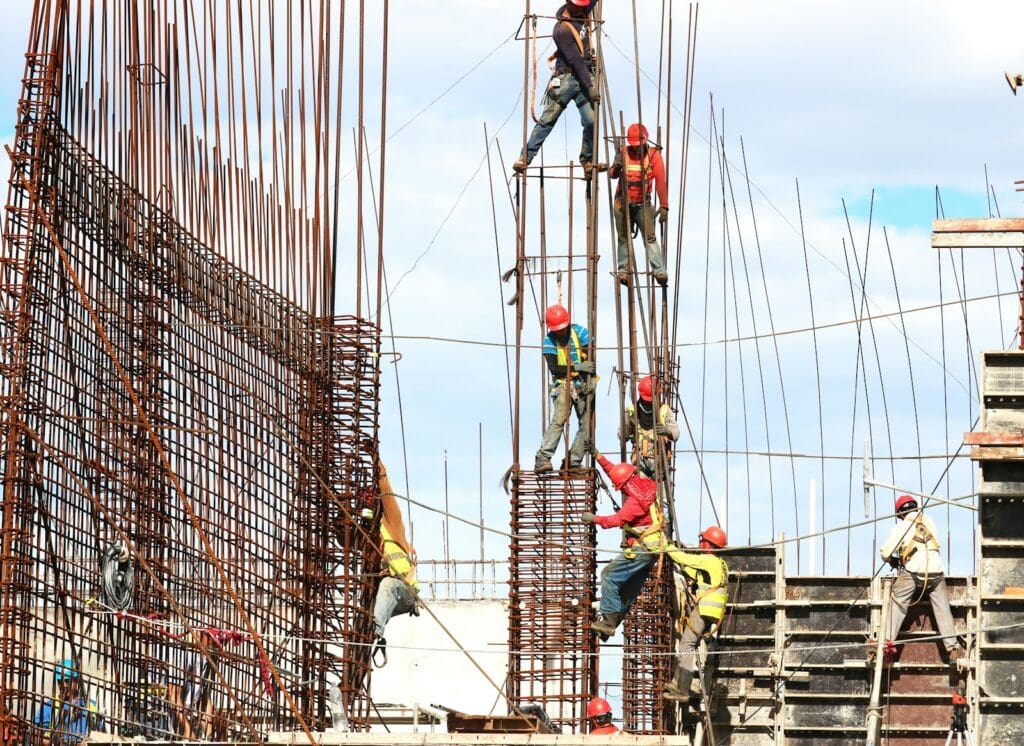 Construction Lawyers | Blaze Business & Legal 1 Construction workers working on building. Construction Lawyers.