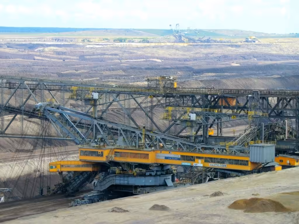 Mining equipment in a pit. Construction Law. Building Construction Lawyer. AS2124-1992. AS2124. Construction Lawyer Brisbane