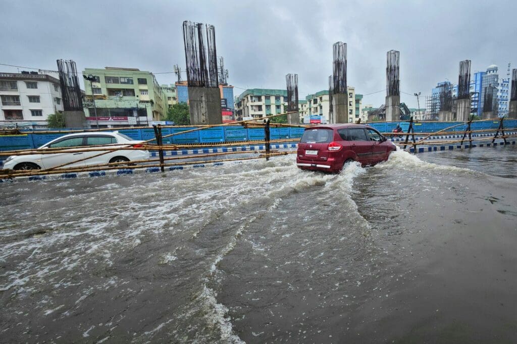 Is a Cyclone a Force Majeure Event in a Construction Contract? 1 A red car driving through a flooded street. Is a cyclone a force majeure event in a construciton contract